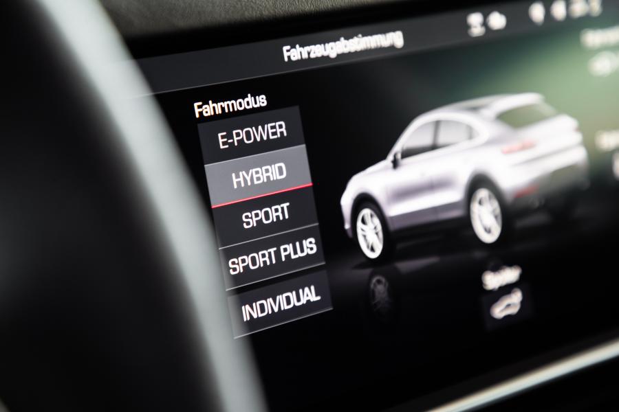 Панель приборов Porsche Cayenne E-Hybrid Coupe 2019 года  (WW) (фото 9 из 25)
